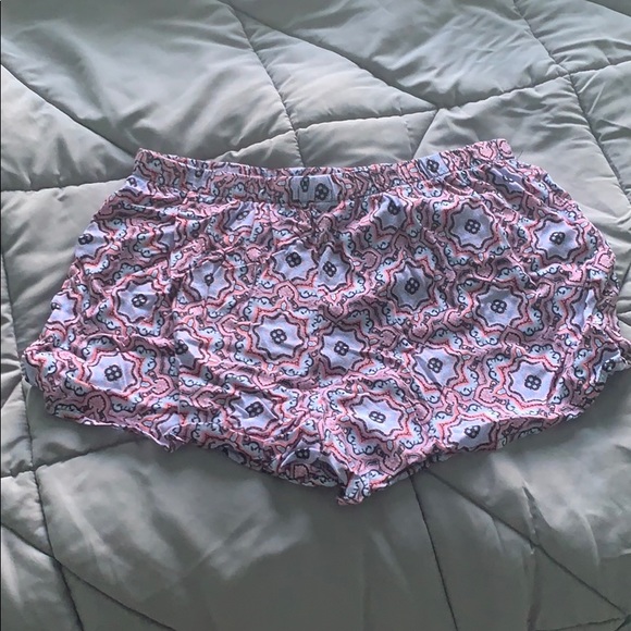 🔴 Super cute shorts!! - Picture 2 of 4